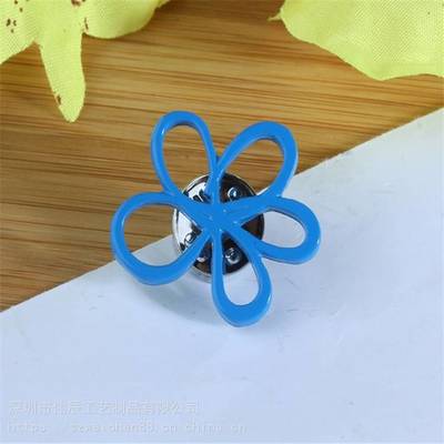 專業(yè)定制，彰顯個(gè)性——廠家金屬徽章定制全攻略